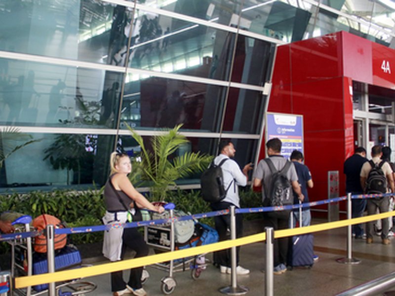 दिल्ली ब्लास्ट के बाद एयरपोर्ट पर बढ़ी सुरक्षा, इंडिगो ने जारी की ट्रैवल एडवाइजरी 