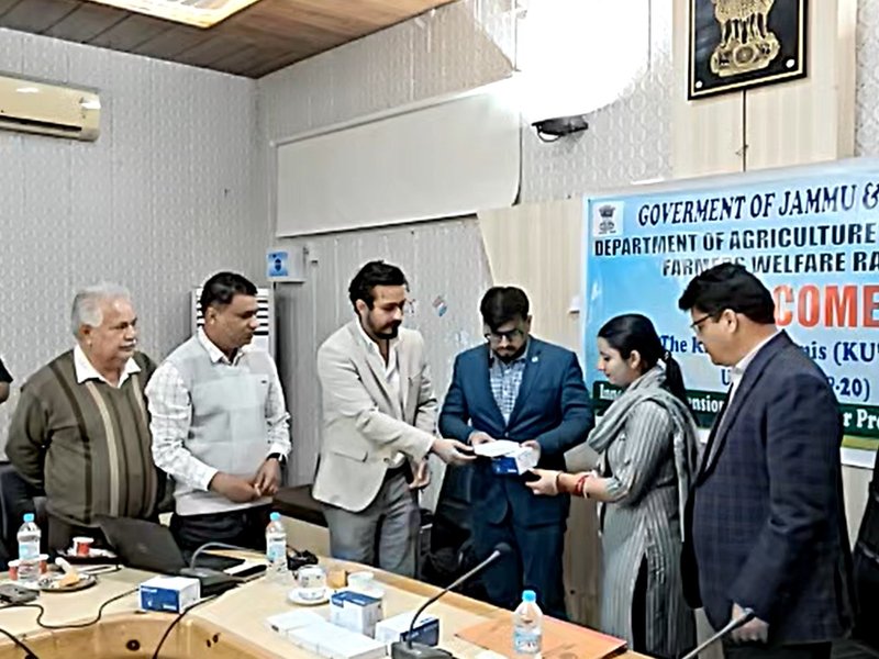 राजौरी के कृषि उद्यमियों को मिला रहा सीएसएस का लाभ, पीओएस और माइक्रो एटीएम वितरित