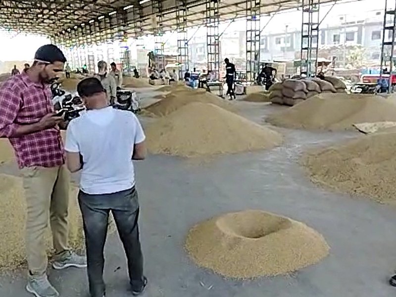 नीमच में भावांतर योजना से अन्‍नदाता खुश, बोले- सरकार किसानों के आर्थिक हित में उठा रही बड़े कदम