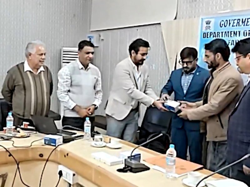 J&K: POS machines and micro ATMs handed over to agri entrepreneurs in Rajouri, under HADP scheme