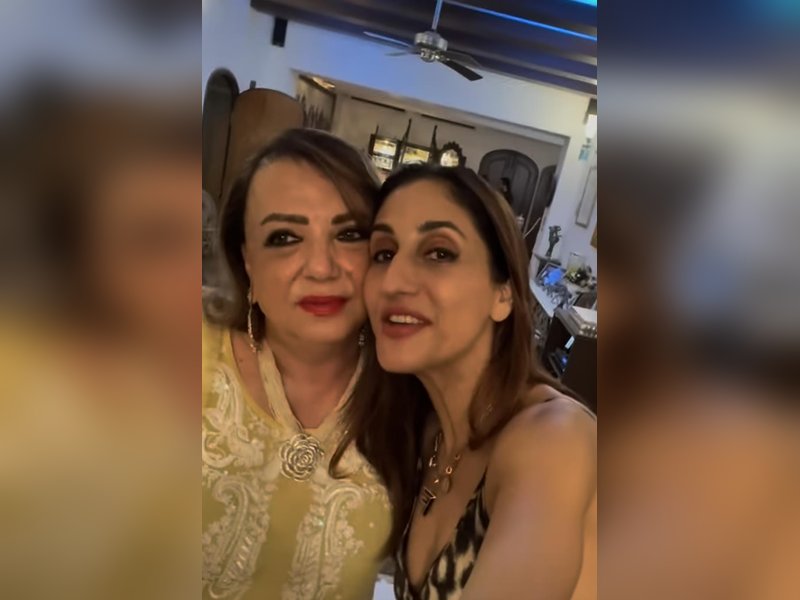 Farah Khan Ali condemns insensitivity towards Dharmendra's health & her late mother's cremation: ‘What Happened to Humanity?’