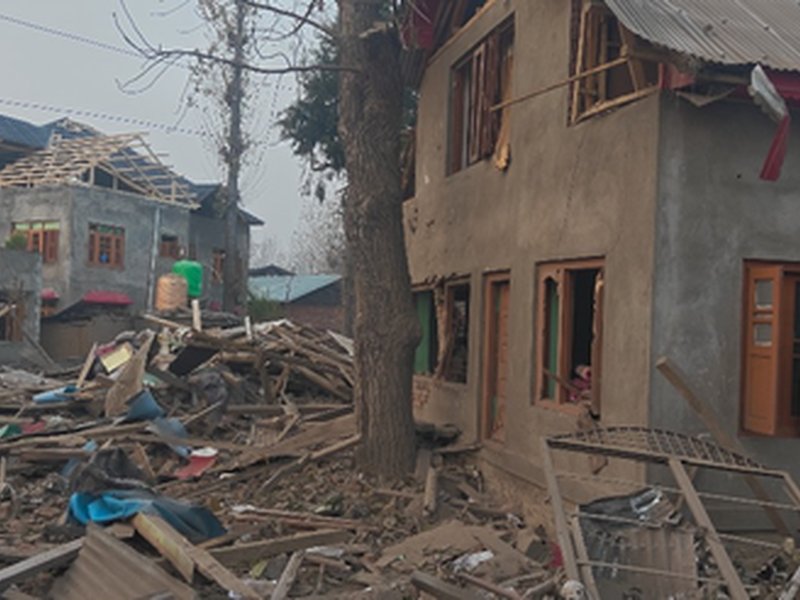 दिल्ली कार विस्फोट: सुरक्षाबलों ने कश्मीर में आतंकी उमर के घर को ध्वस्त किया