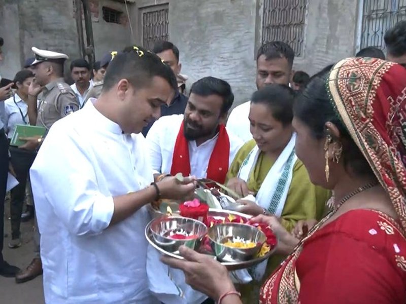 नर्मदा: पीएम के कार्यक्रम में शामिल होने के लिए हर्ष संघवी ने गांव-गांव जाकर दिया आमंत्रण