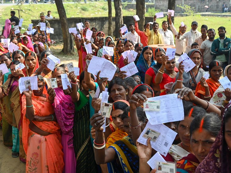 राजद हाफ, सन ऑफ मल्लाह साफ, कांग्रेस को पंजे की अंगुलियों के बराबर भी सीट नहीं, ये बिहार की जनता ने क्या किया?