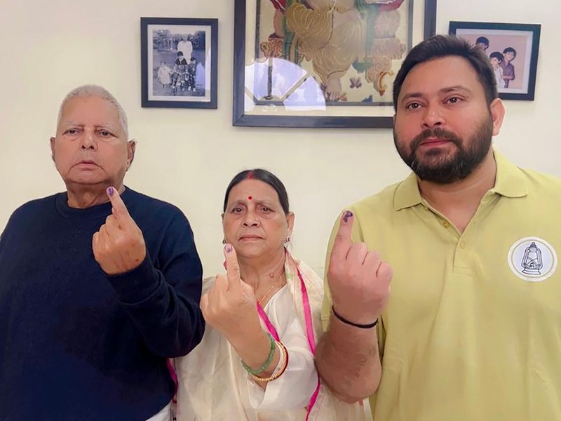 बिहार की जनता को क्यों नहीं लुभा पाया तेजस्वी का घर-घर सरकारी नौकरी वाला वादा