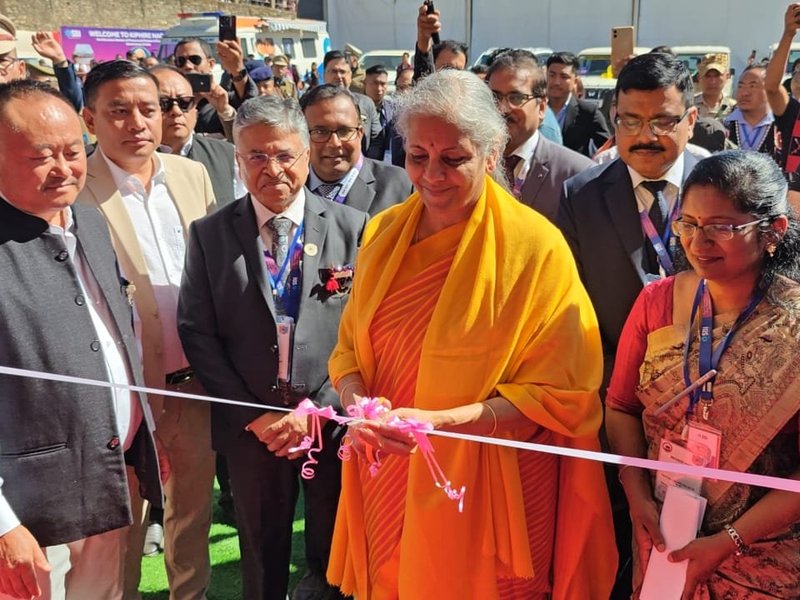 वित्त मंत्री निर्मला सीतारमण ने क्रेडिट आउटरीच प्रोग्राम में पूर्वोत्तर क्षेत्र में फैली 9 बैंक ब्रांच का उद्घाटन किया