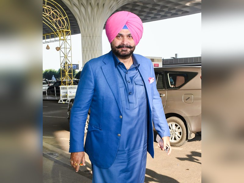 'फेक बाबा', भारत के फाइनल में पहुंचने के बाद नवजोत सिंह सिद्धू ने मोहम्मद आमिर की आलोचना की