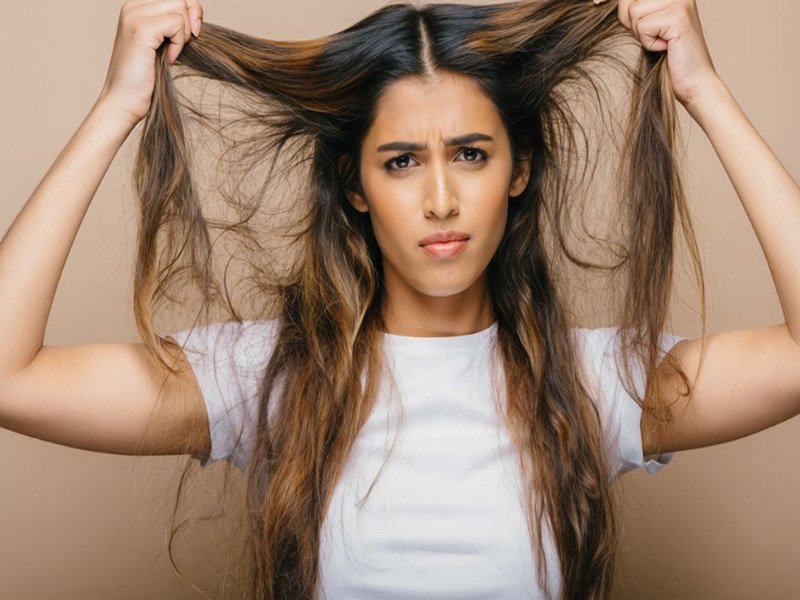 सर्दियों में बाल झड़ने से हैं परेशान तो इसे रोकने के लिए आयुर्वेद में हैं प्रभावी तरीके