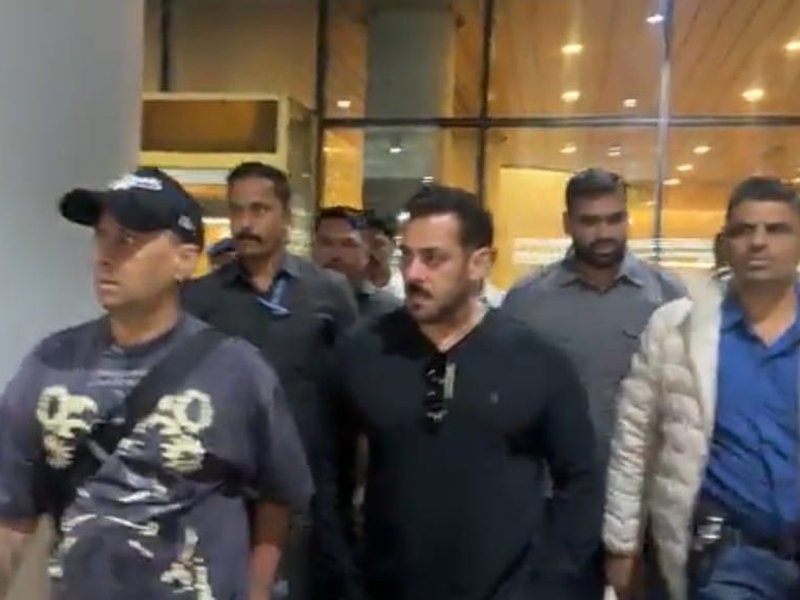 Salman Khan is back to the bay after the 'Da-Bangg Tour' in Qatar