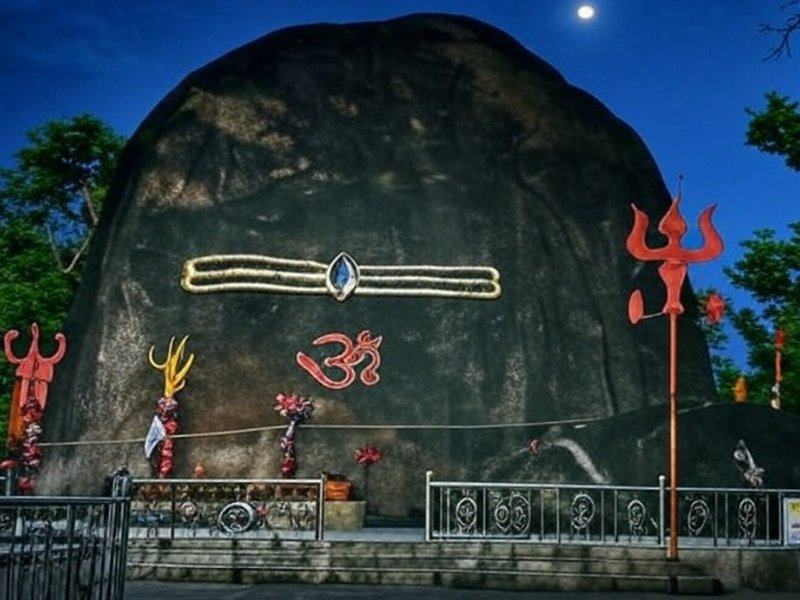 छत्तीसगढ़ के घने जंगलों में विराजमान हैं महादेव, जहां हर साल के साथ बढ़ रहा उनका आकार