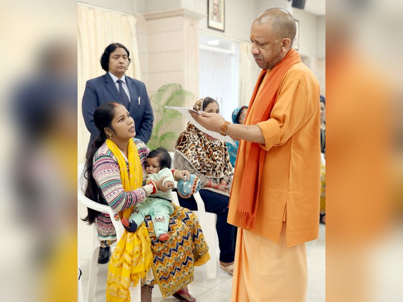 जनता दर्शन में मां ने लगाई मासूम के जीवन की गुहार, मुख्यमंत्री ने तत्काल करवाई इलाज की व्यवस्था