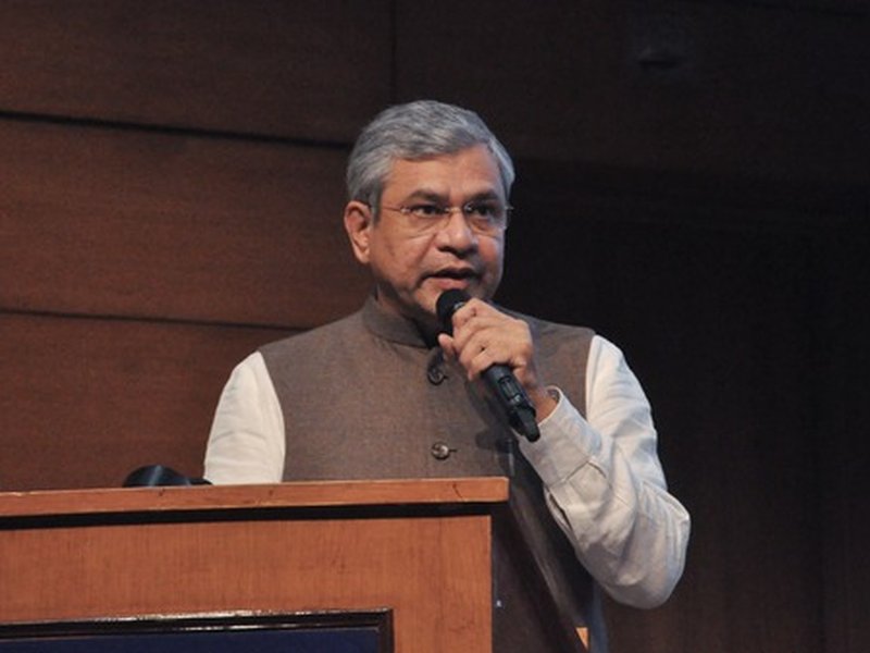  केंद्र सरकार पीएलआई स्कीम के अगले चरण में स्मार्टफोन इंडस्ट्री को लेकर कर रही काम : अश्विनी वैष्णव 