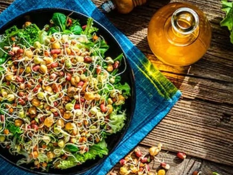 तन और मन दोनों को स्वस्थ रखते हैं अंकुरित अनाज, इम्यूनिटी के खास दोस्त 