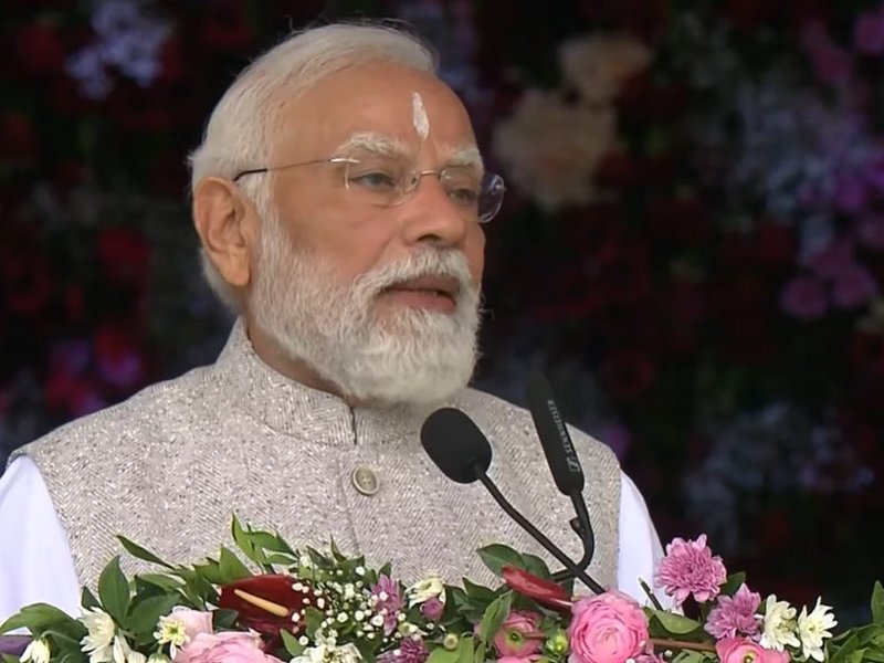 श्री सत्य साईं बाबा का जीवन 'वसुधैव कुटुम्बकम' का स्वरूप रहा : पीएम मोदी