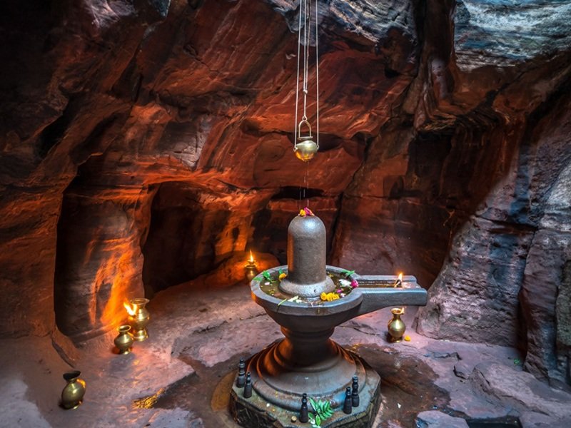 श्री केशवनाथेश्वर मंदिर: गुफा के अंदर मौजूद हैं भगवान शिव का रहस्यमनी मंदिर, सालों-साल गर्भग्रह में भरा रहता है पानी