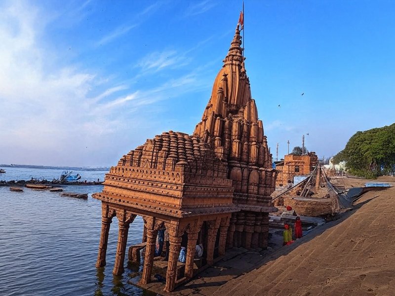 क्यों पानी में डूबा रहता है रत्नेश्वर महादेव मंदिर? श्राप या फिर कोई चमत्कार