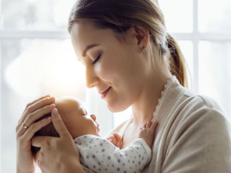 शीत ऋतु में सिर्फ गर्म कपड़े ही नहीं, इन खास तरीकों से करें शिशु की देखभाल