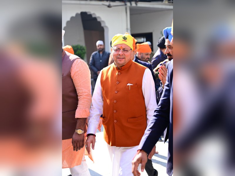 मुख्यमंत्री धामी ने गुरु तेग बहादुर के 350वें शहीदी दिवस पर गुरुद्वारे में मत्था टेका