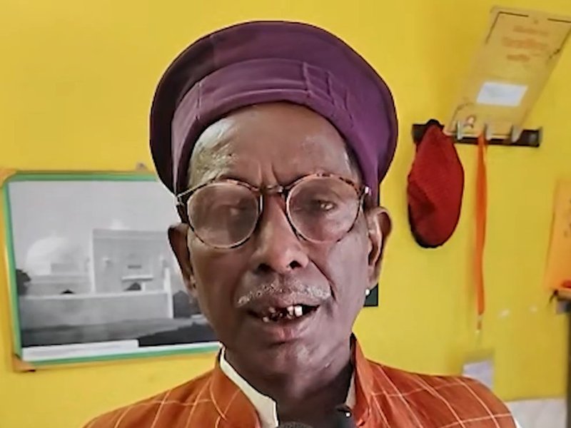 राम मंदिर के ध्वजारोहण कार्यक्रम में शामिल हुए इकबाल अंसारी, प्रधानमंत्री मोदी की सराहना की