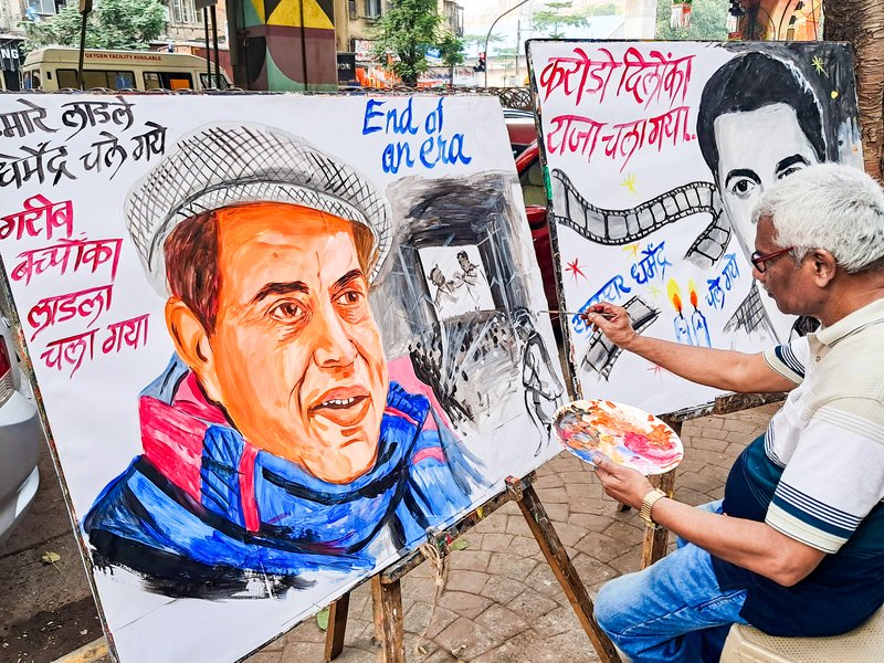 राज बब्बर की बेटी जूही ने धर्मेंद्र को किया याद, बताया- "वो मेरे पापा के लिए बड़े भाई जैसे थे"