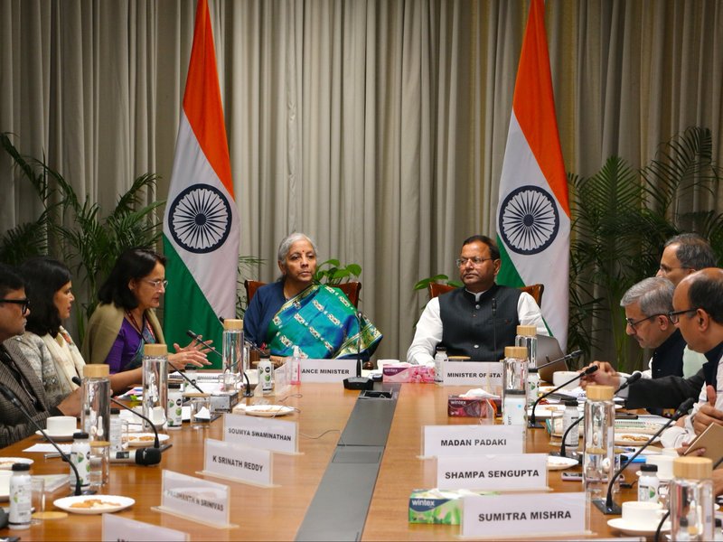 वित्त मंत्री निर्मला सीतारमण ने शिक्षा, स्वास्थ्य और महिला सशक्तिकरण सेक्टर के प्रतिनिधियों के साथ प्री-बजट बैठक की 