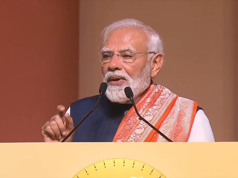 आज का भारत नए संकल्पों और आत्मविश्वास के साथ आगे बढ़ रहा: प्रधानमंत्री मोदी