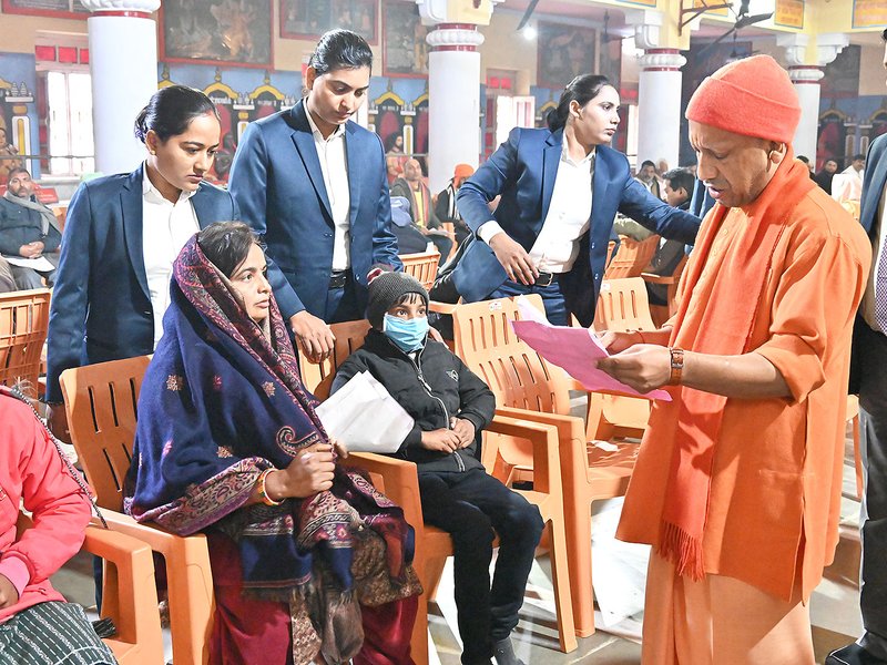 अगर कोई गरीब की जमीन पर कब्जा करे तो उसे ठीक से सबक सिखाया जाए, योगी आदित्यनाथ ने दिए निर्देश 