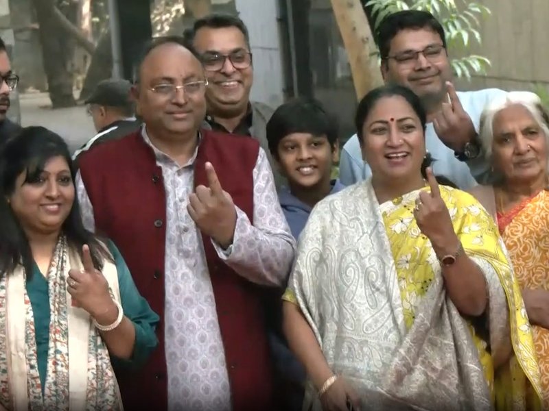 दिल्ली एमसीडी उपचुनाव: मुख्यमंत्री रेखा गुप्ता ने किया मतदान, भाजपा का दावा- सभी 12 सीटें जीतेंगे