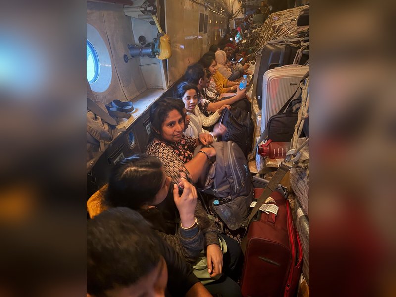 चक्रवात ‘दितवाह’: श्रीलंका में फंसे भारतीयों के लिए अतिरिक्त हेल्पलाइन नंबर शुरू