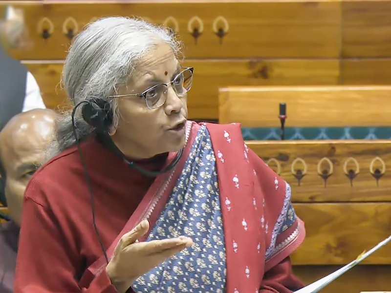 वित्त मंत्रालय ने निवेश को लेकर एलआईसी को नहीं दिया कोई निर्देश : वित्त मंत्री निर्मला सीतारमण 
