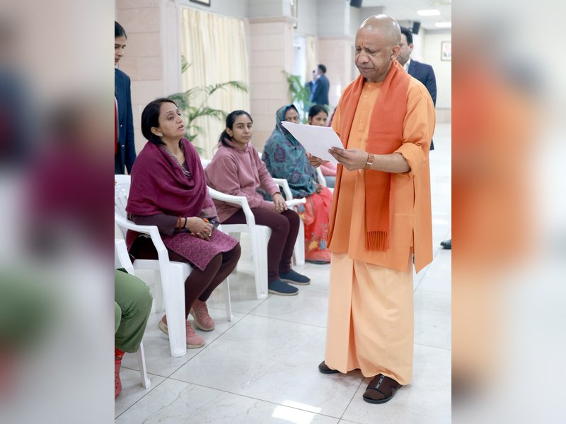 आमजन की समस्याओं के समाधान पर निगरानी रखें जनपदों में तैनात पुलिस अधिकारीः मुख्यमंत्री योगी