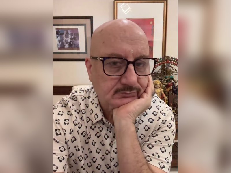 पिता से कभी बहस मत करो : अनुपम खेर ने बताया उम्र के हर पड़ाव पर कैसे बदलता है पिता-पुत्र का रिश्ता