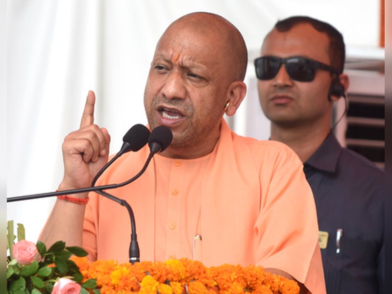 सुरक्षा में चूक: 'काशी तमिल संगमम' के कार्यक्रम में मुख्यमंत्री योगी की तरफ दौड़ा युवक