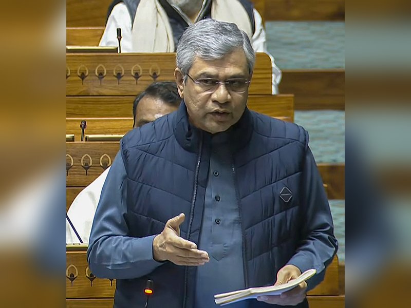 फर्जी खबरें लोकतंत्र के लिए खतरा, डीपफेक पर सख्त कार्रवाई की आवश्यकता : अश्विनी वैष्णव