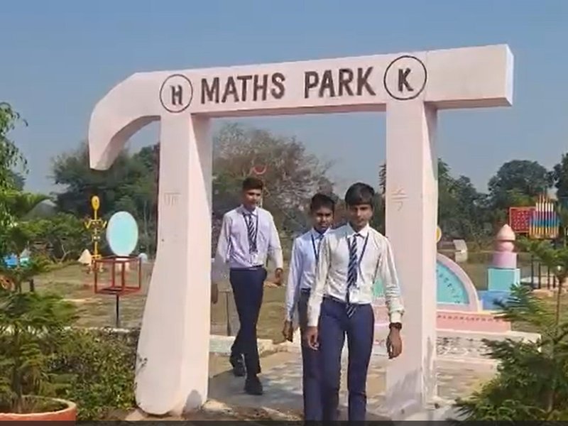 छत्तीसगढ़: सेंदरी का सरकारी स्कूल बना नवाचार का मॉडल, प्रदेश का पहला ‘मैथ्स पार्क’ बच्चों में जगा रहा गणित का जुनून