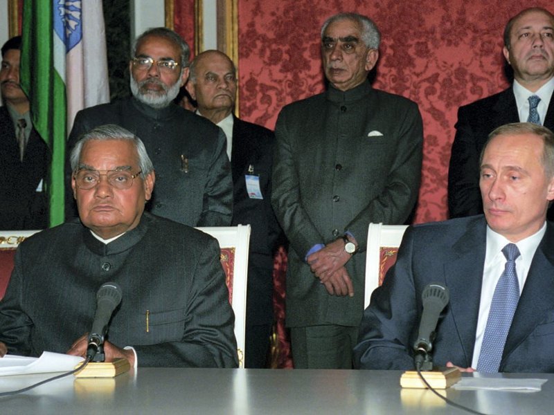 25 साल की दोस्ती बेमिसाल, भारत दौरे से पहले पुतिन और पीएम मोदी की पुरानी फोटो वायरल