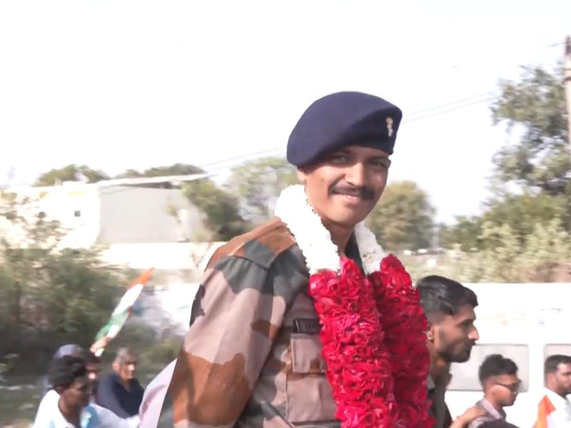 गुजरात: सात महीने की ट्रेनिंग के बाद घर लौटे अग्निवीर चिराग, पूरे गांव ने किया हीरो जैसा सम्मान