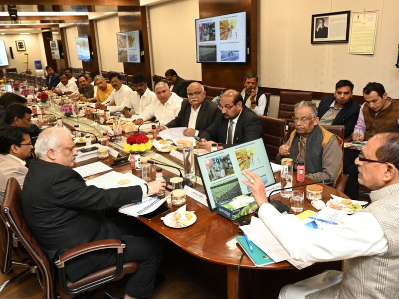 योजनाओं का क्रियान्वयन समयबद्ध, पारदर्शी और किसान केंद्रित हो : शिवराज सिंह चौहान