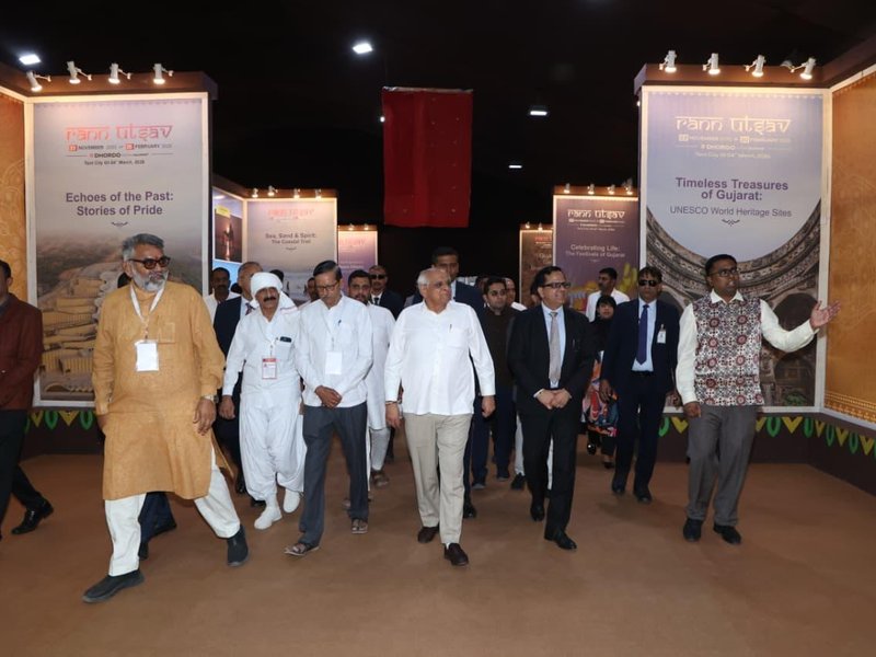 कच्छ के सफेद रण में खूबसूरत सनसेट, मुख्यमंत्री भूपेंद्र पटेल ने देखा शानदार नजारा