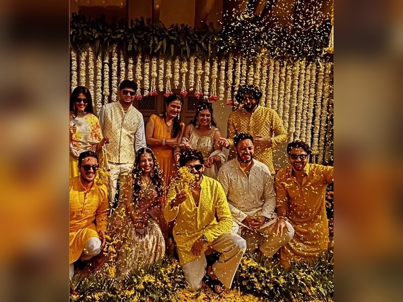 Kartik Aaryan's sister dances to his hit song while walking towards wedding mandap under 'phoolon ki chaadar'