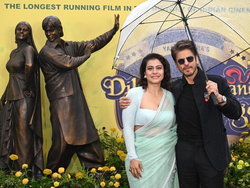 Shah Rukh Khan & Kajol unveil Raj–Simran bronze statue at London’s Leicester Square for DDLJ’s 30th year