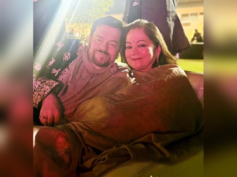 Nitin Mukesh tells what love is: Sharing her shawl on cold winter night