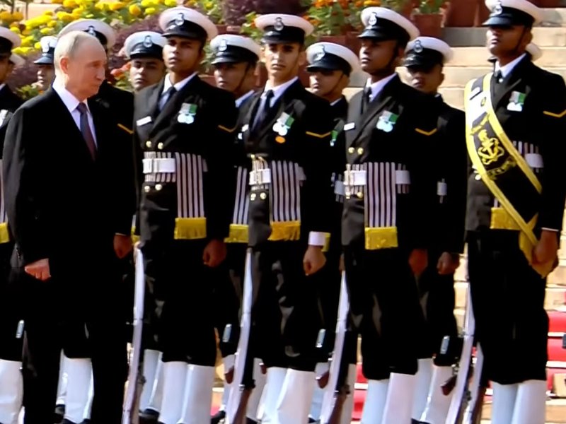 Russian President Putin accorded ceremonial welcome at Rashtrapati Bhavan 