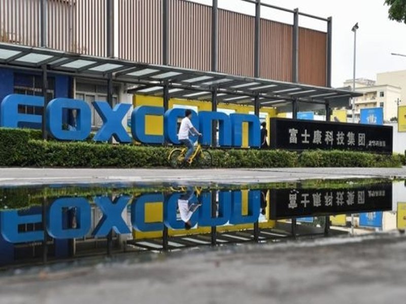 Foxconn’s China exit due to erratic policies, signals MNCs shift to India, Vietnam
