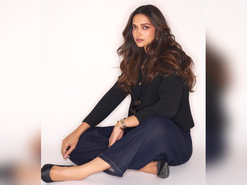 “Jaan Hi Lele!” - Ranveer Singh gushes as Deepika Padukone steps out for 'Date Night at the Movies' for Dhurandhar	