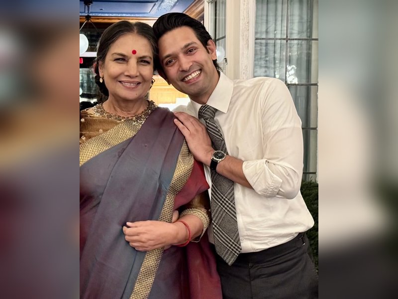 Shabana Azmi shares a heartwarming moment with Vikrant Massey 