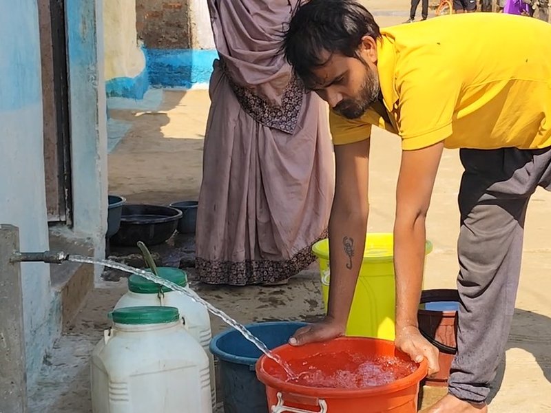 मध्य प्रदेश: डिंडोरी जिले के बोंदर गांव में नल से मिलने लगा जल, ग्रामीण खुश