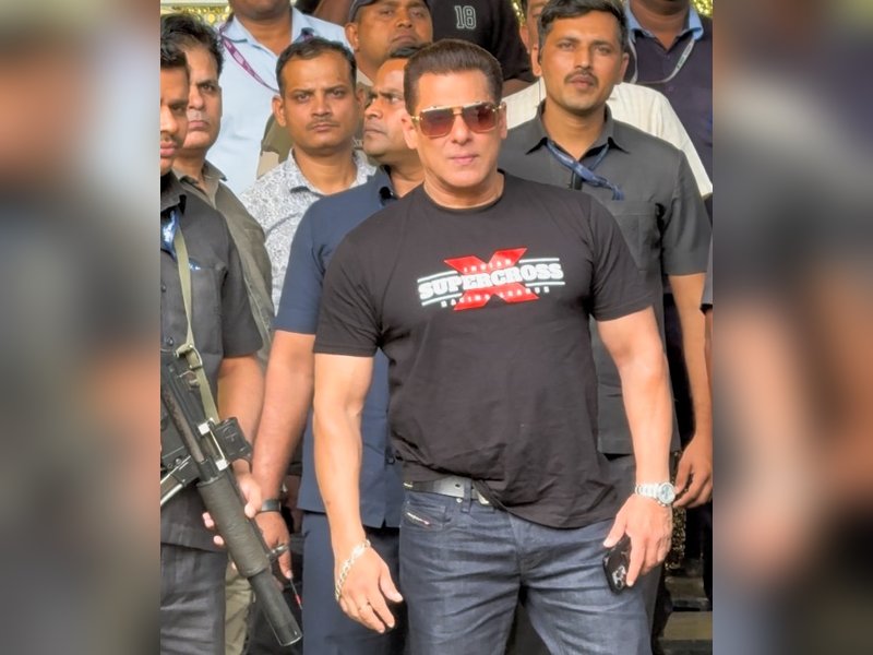 Salman Khan sports clean shaven look a day after wrapping up ‘Galwan’