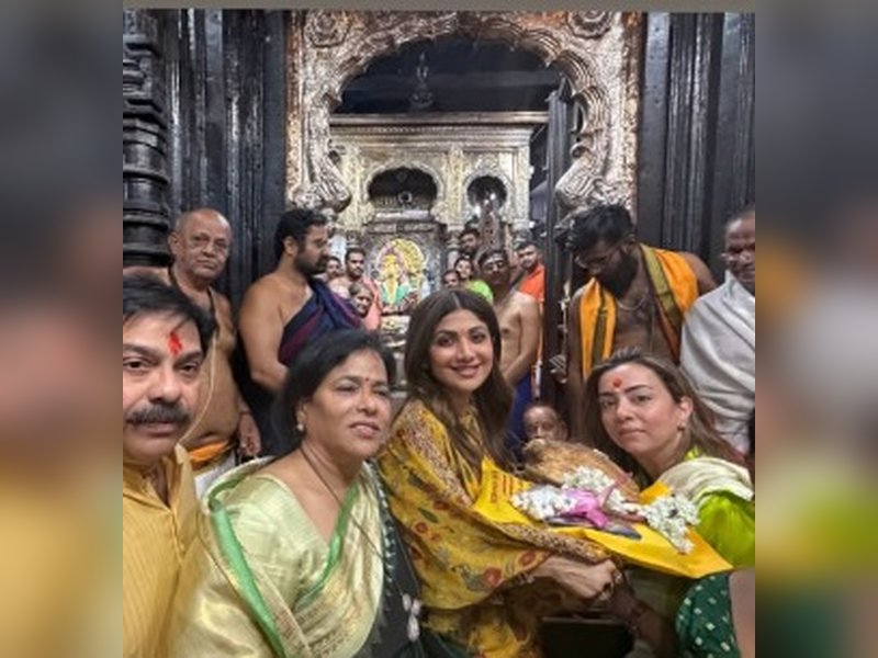 Shilpa Shetty feels 'blessed' after visiting the holy shrine of Goddess Lakshmi in Kolhapur