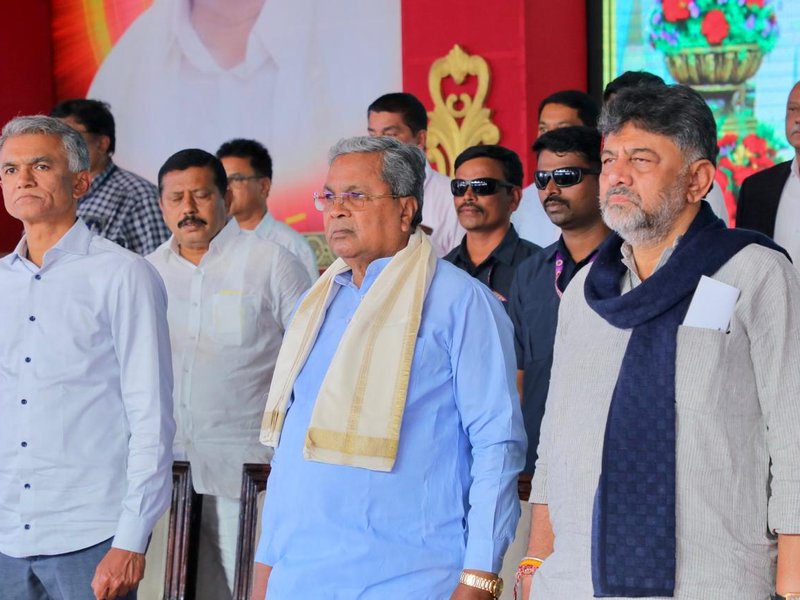 On Deve Gowda's turf, CM Siddaramaiah and his deputy DKS unite to flaunt Rs 1 lakh-cr guarantee push